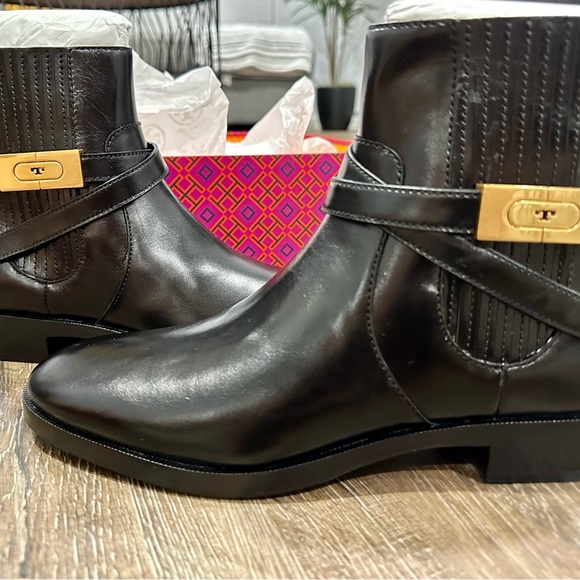 COPY - Brand New ankle boots by Tory Burch. Size 9.5. Black leather. - Picture 5 of 7